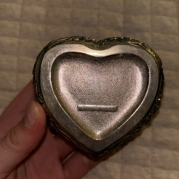 ♥️ {PRICE FIRM} Vintage Silver Heart-Shaped Box - Picture 5 of 6